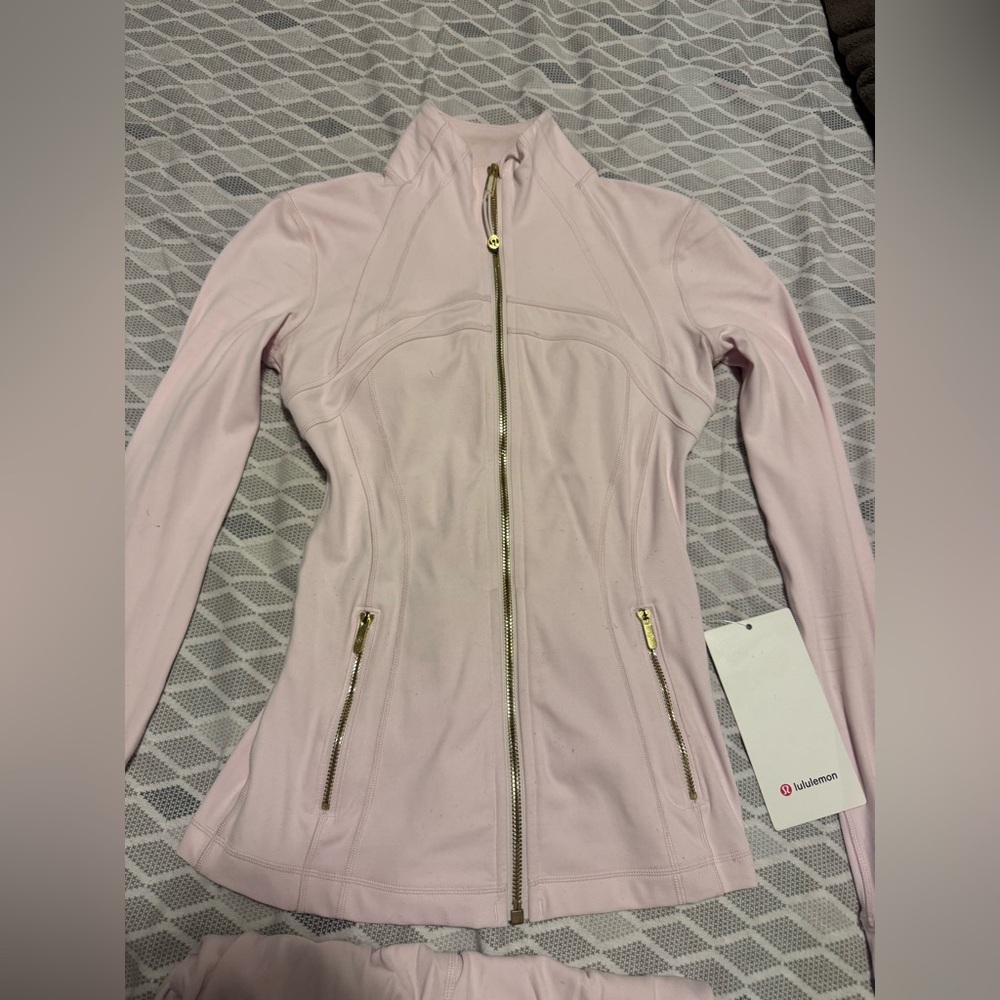 NWT!! lululemon Define Jacket Nulu, blissful Pink/Gold/Gold, Size 2!